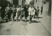 Caminant cap a l'embalat festa major Prat 1945